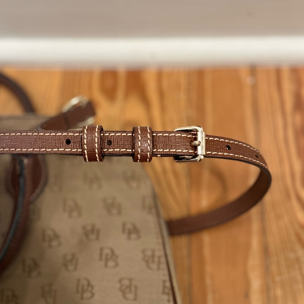Dooney & Bourke VINTAGE Domed Satchel Beige and Brown Signature Logo Pattern - Picture 10 of 11